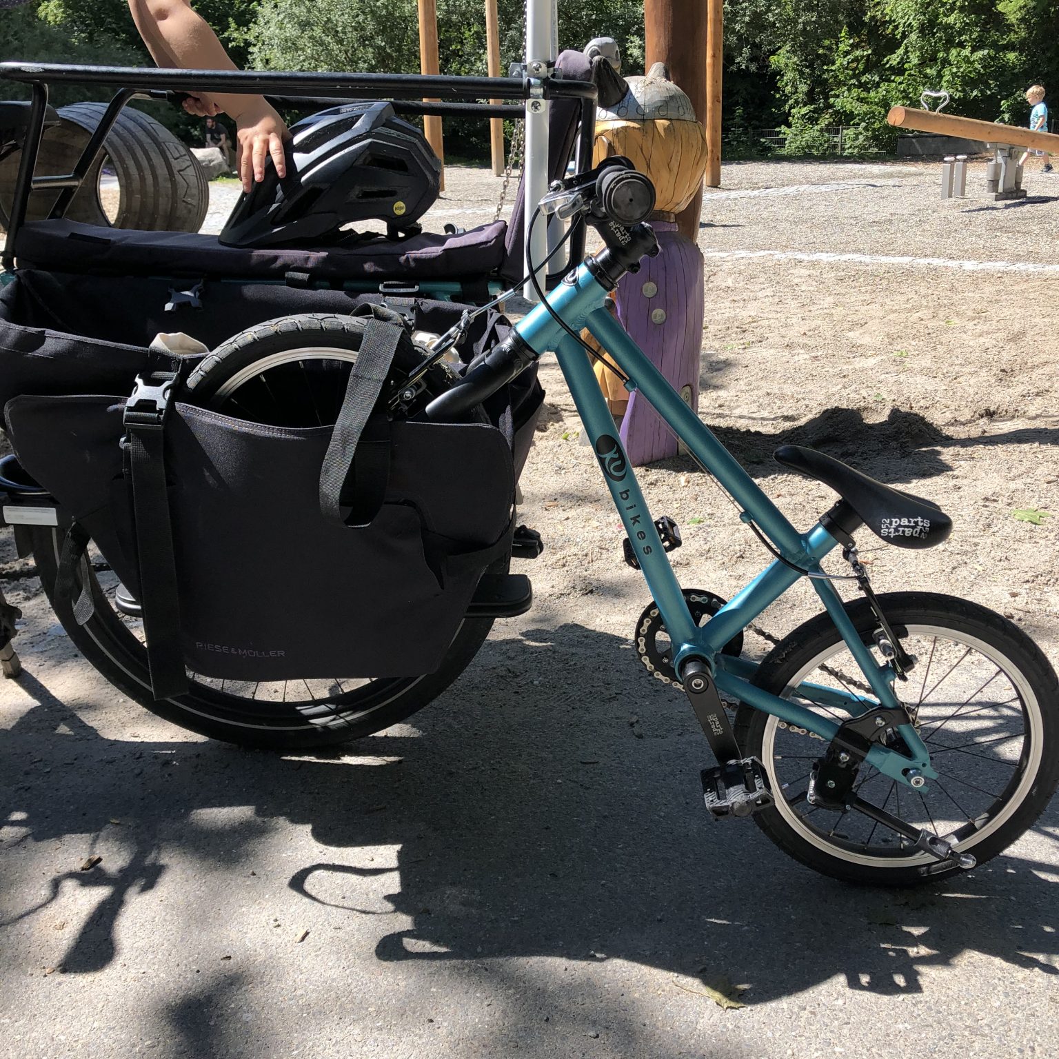 fahrrad-mit-den-cargobags-abschleppen-1536x1536.jpeg